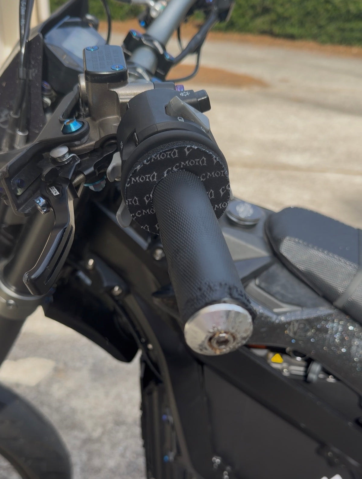 CCmoto grip donuts