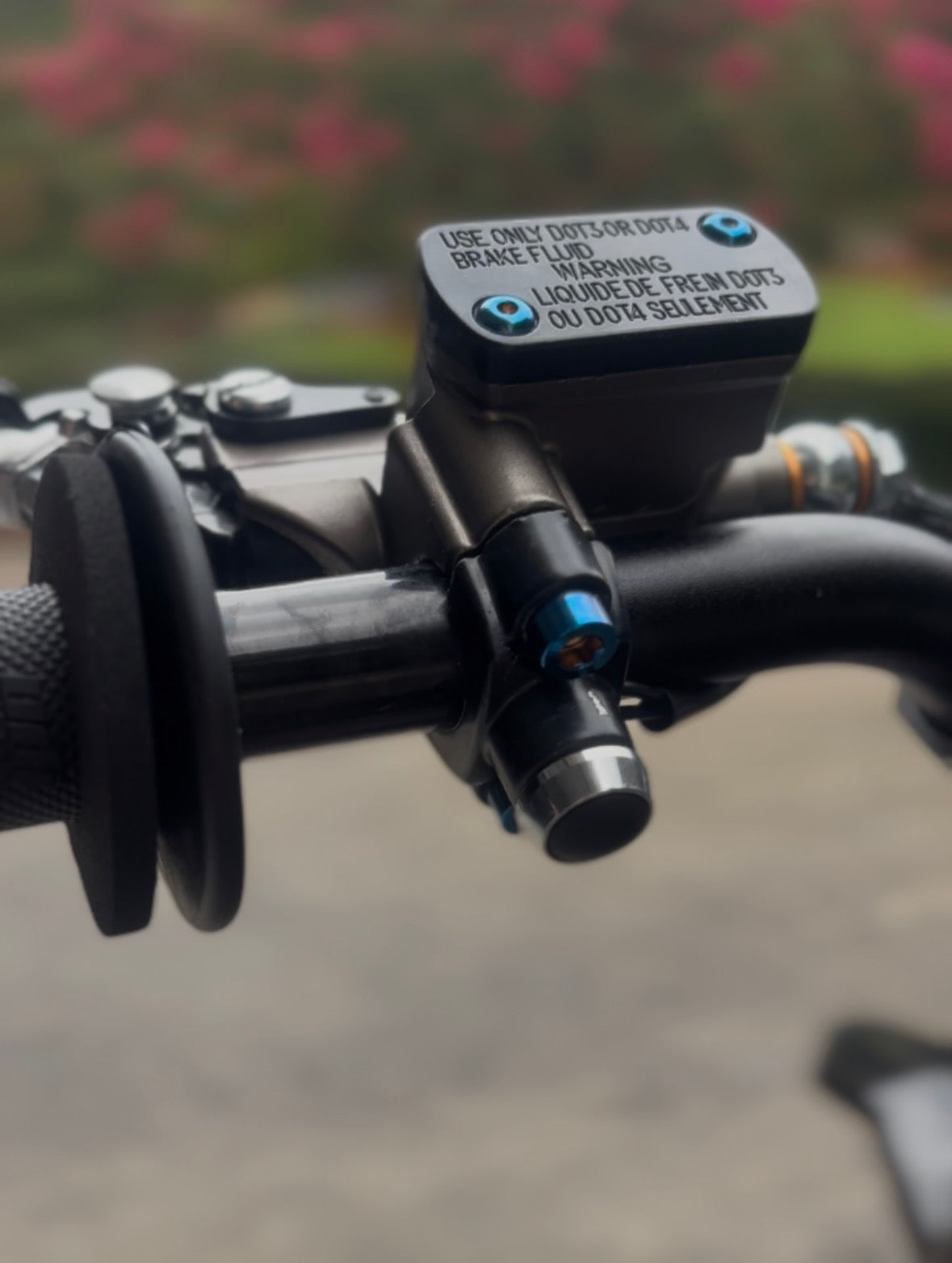 Ultra bee brake titanium bolt bar mount